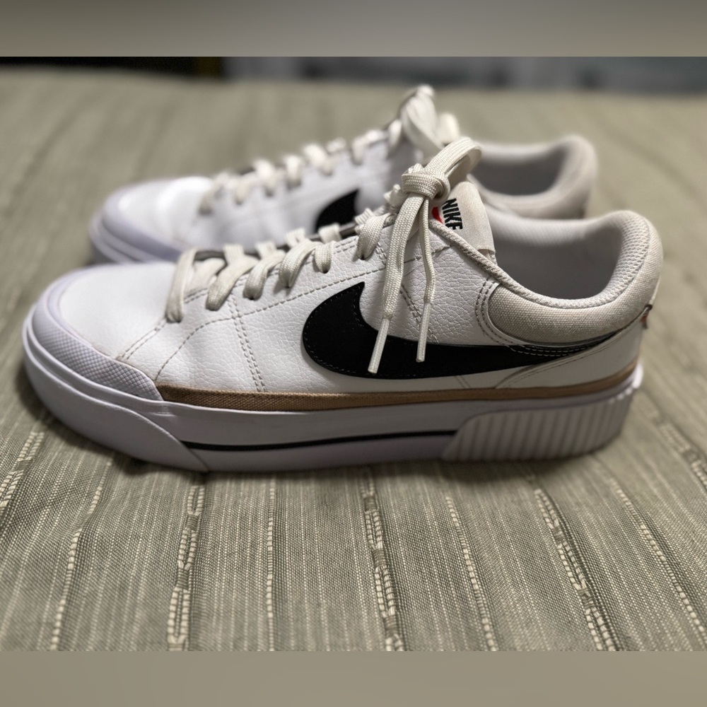 Nike women’s court legacy lift size 9.5